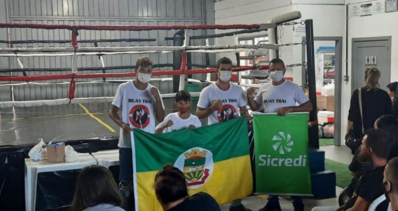 Atletas do Muay Thai de Nova Erechim são premiados em disputa regional