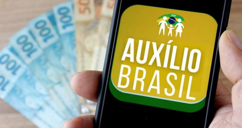Beneficiários do Bolsa Família receberão Auxílio Brasil em novembro