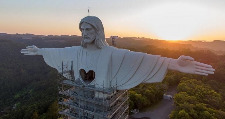 MAIOR ESTÁTUA DO BRASIL: CRISTO PROTETOR DE ENCANTADO GANHA CORAÇÃO