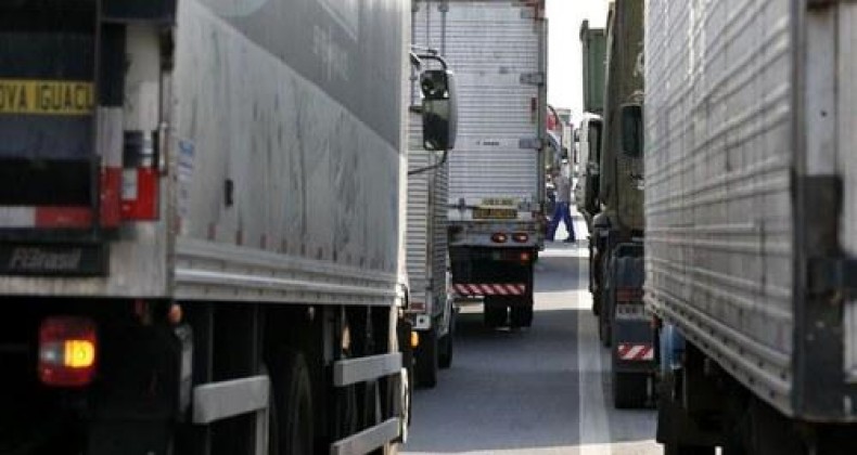 Mais de 50% dos caminhoneiros apoiam greve nacional, diz pesquisa