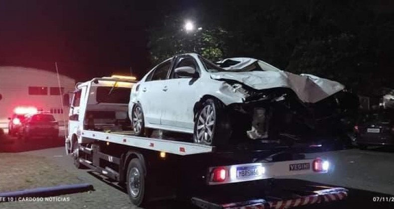 Carro com seis pessoas cai em rio e três morrem em São Francisco do Sul