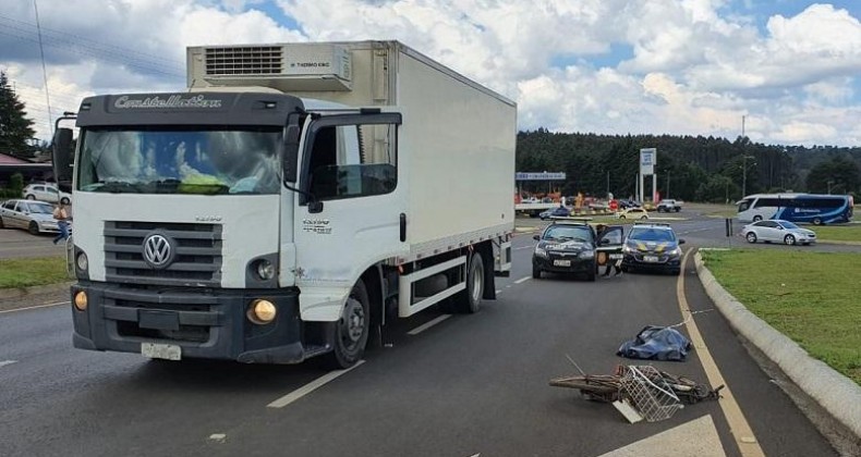 CICLISTA MORRE APÓS SER ATINGIDO POR CAMINHÃO FRIGORÍFICO NA BR-282