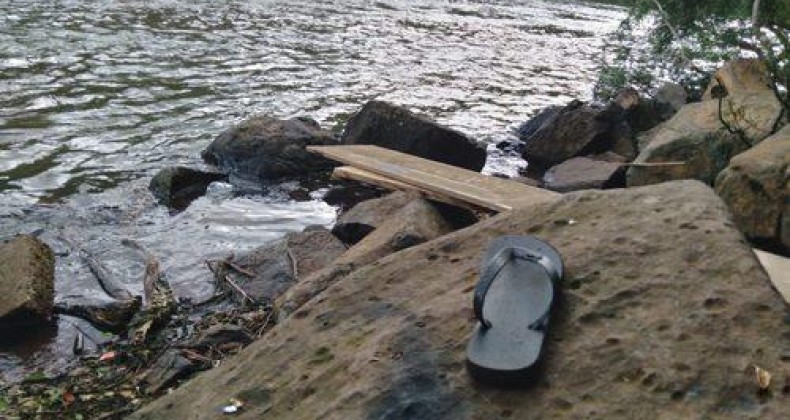 Criança de 11 anos desaparece em rio no Oeste ao tentar pegar chinelo