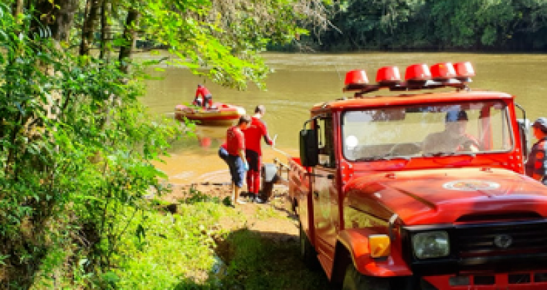 Homem é encontrado morto no Rio das Flores no Oeste