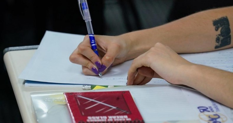'Homeschooling': lei que autoriza educação domiciliar é sancionada em SC
