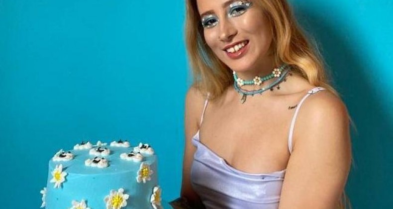 ANIVERSARIANTE FAZ FESTA, CONVIDA 15 AMIGOS E NINGUÉM APARECE