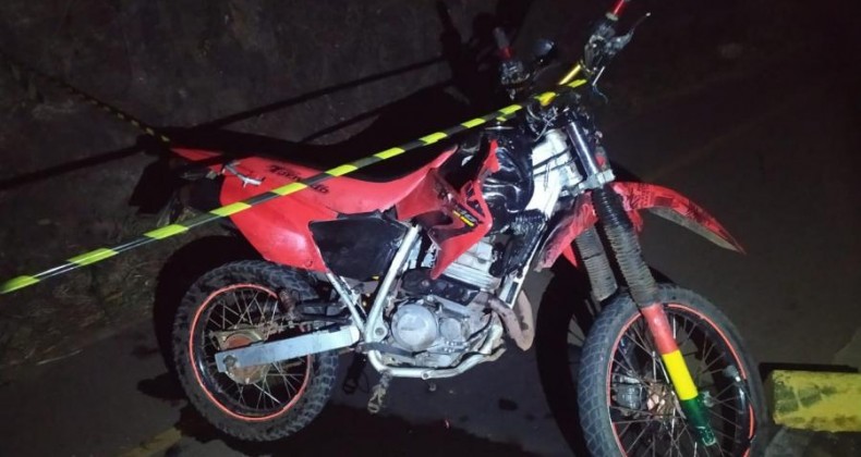 APÓS COLISÃO EM VEÍCULO MOTOCICLISTA DE 23 ANOS MORRE