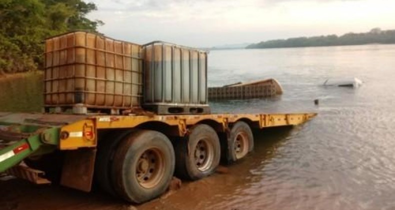 Caminhoneiro que perdeu carreta balsa a 7 anos será indenizado em SC