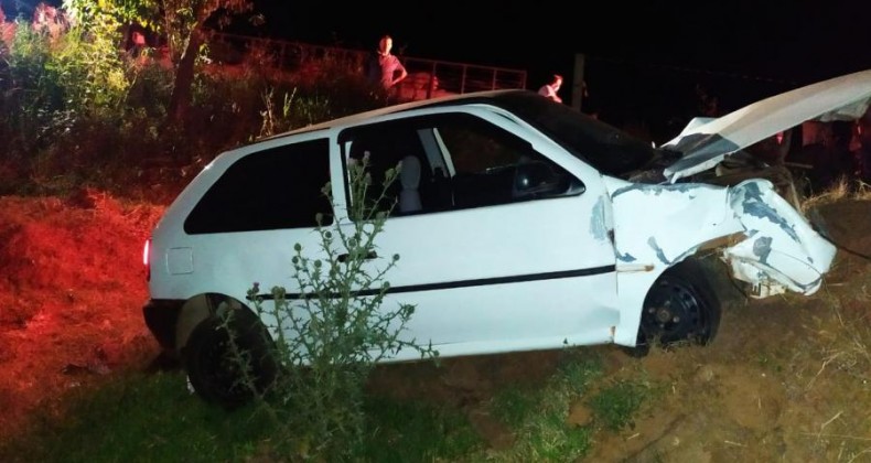 JOVEM DE 19 ANOS MORRE APÓS VIOLENTA COLISÃO EM BARRANCO