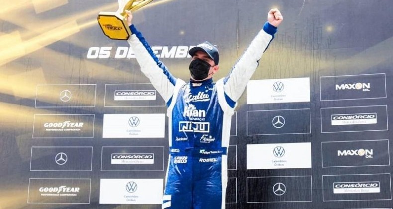 PILOTO DO OESTE DE SC É CAMPEÃO NACIONAL DE CORRIDA AUTOMOBILÍSTICA