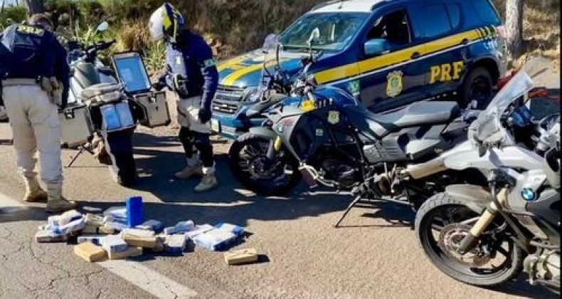 PRF apreende 121 kg de cocaína em duas motos de luxo na BR-470