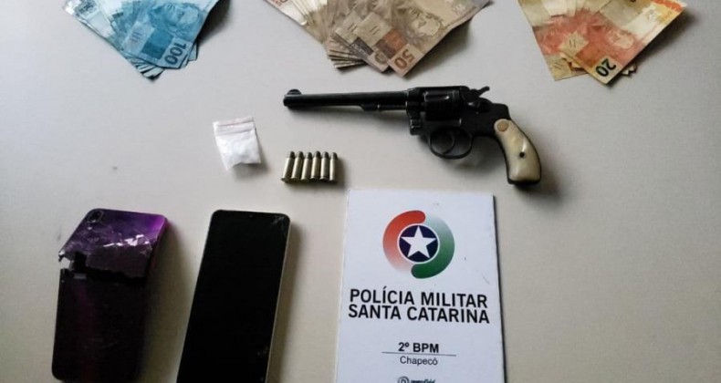Suspeito quebra celular durante ocorrência policial em Chapecó