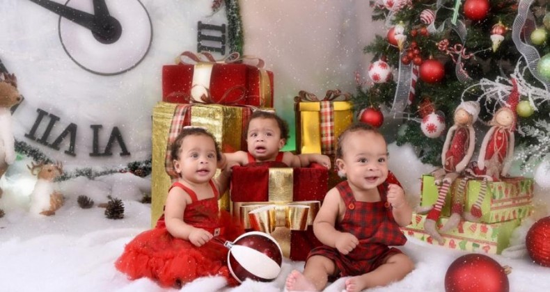 Trigêmeos de SC que perderam a mãe após o parto fazem ensaio de Natal
