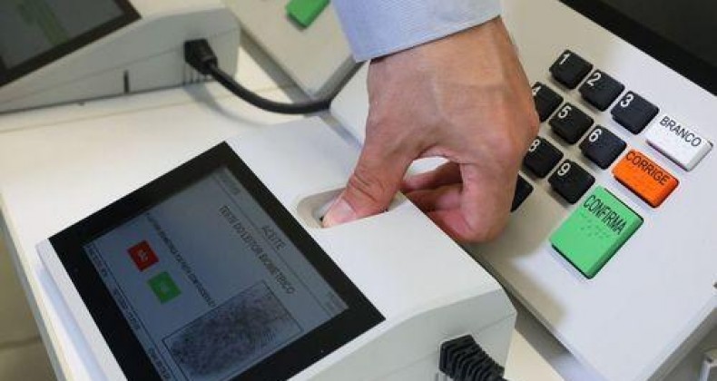 TSE apresenta novo modelo de urna eletrônica para eleições de 2022