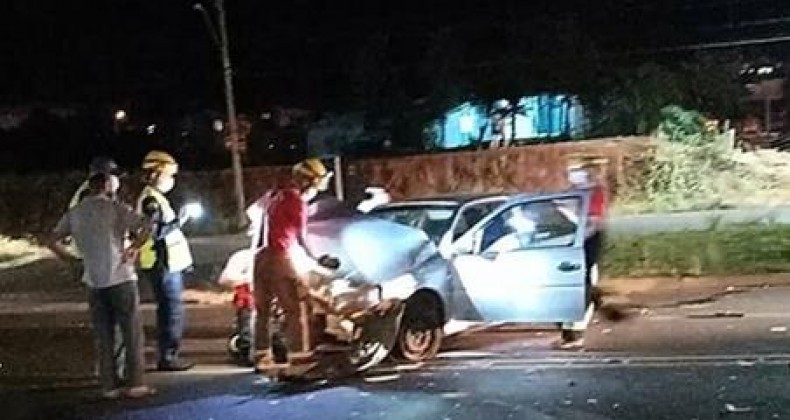 Colisão entre carro e ônibus deixa um ferido na BR-282