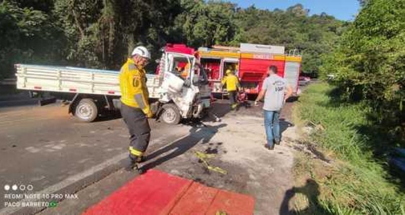 Grave acidente deixa dois mortos na BR-282 em Chapecó