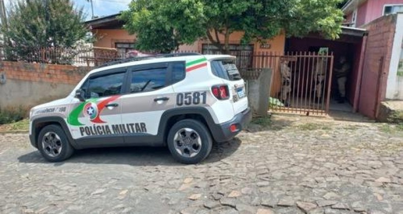 Homem é morto com golpes de faca no pescoço no Oeste