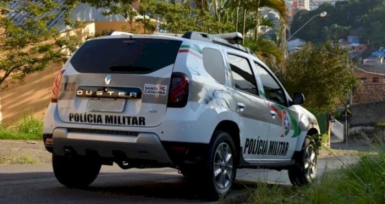 MARIDO AGRIDE ESPOSA E CHAMA A PM PARA DENUNCIAR