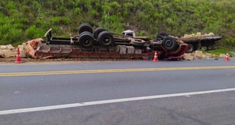 Caminhoneiro morre em acidente na BR-116 em Monte Castelo
