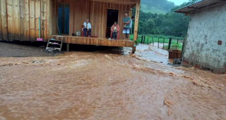 Chove mais de 130 mm em menos de nove horas em Sul Brasil