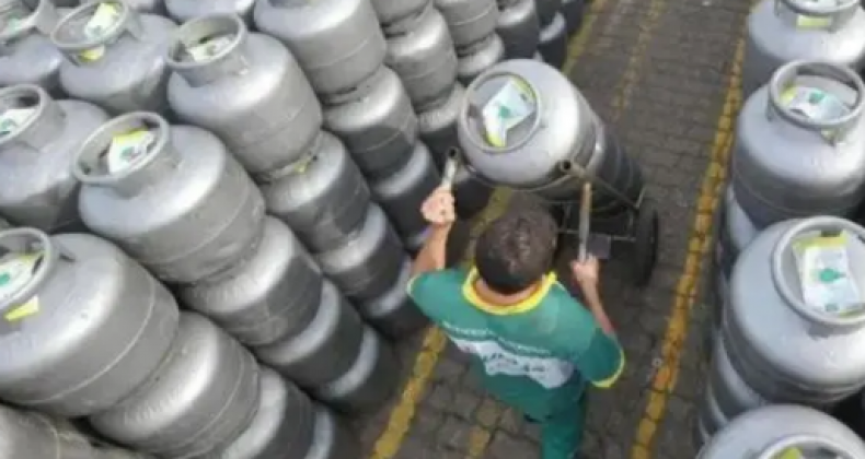Gás de cozinha pode custar até R$ 155 em SC; confira valores por cidade