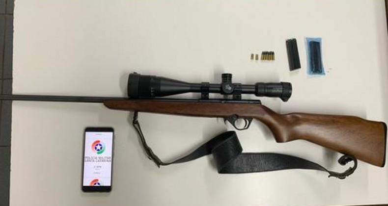 Homem é preso após balear gato com rifle em Xaxim