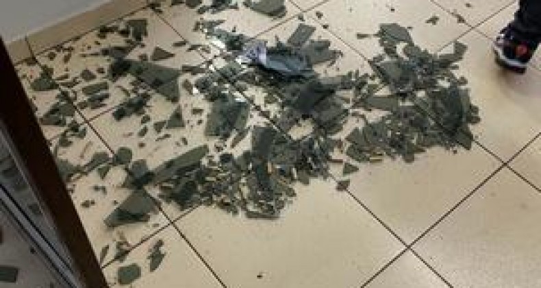Homem invade setor da secretaria de saúde e causa danos em Xaxim