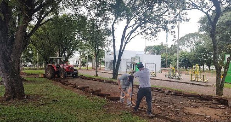 Iniciou a reforma na praça da Bandeira em Nova Erechim