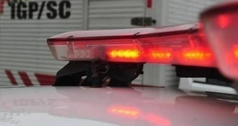 Mulher morre atropelada e motorista foge sem prestar socorro