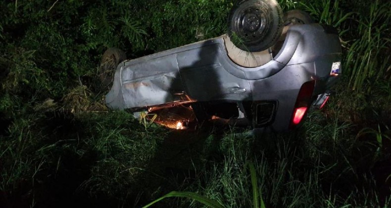 Saída de pista deixa duas pessoas feridas na BR 282 em Saudades