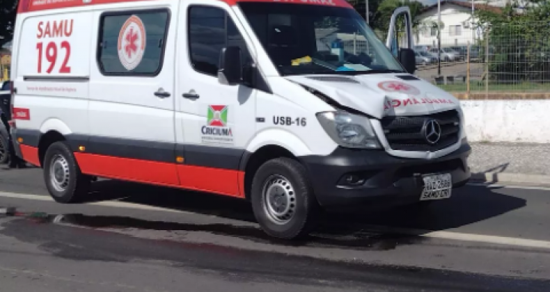 Ciclista é atropelada por ambulância do Samu em SC
