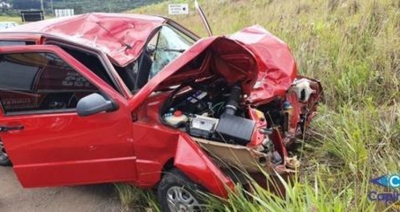 Colisão frontal entre carro e moto mata jovem no Oeste