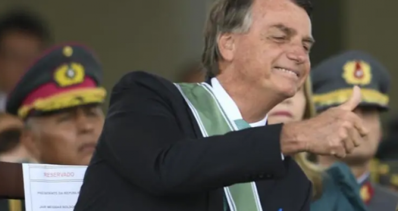 Gaviões da Fiel terá Bolsonaro gay em desfile de carnaval