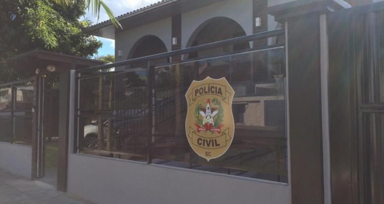Homem tenta matar namorada com golpe de facão na cabeça no Oeste de SC