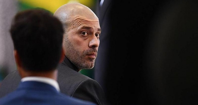 O QUE DIZ A LEI SOBRE O PERDÃO CONCEDIDO POR BOLSONARO A DEPUTADO