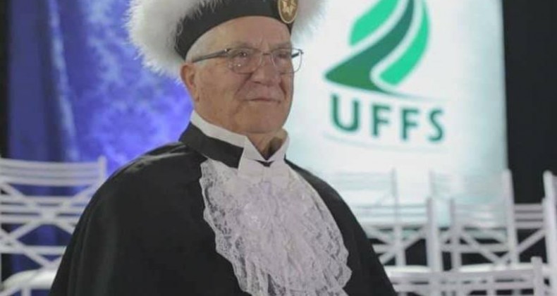 AGRICULTOR REALIZA SONHO DE MENINO E SE FORMA EM FACULDADE