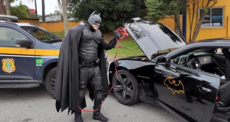 BATMAN RECEBE AJUDA DA PRF APÓS 'POSSANTE' FICAR SEM BATERIA