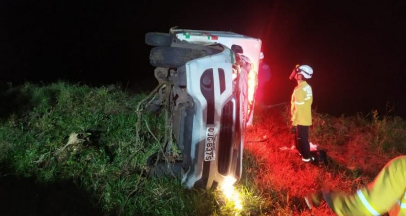 CARRO DA POLÍCIA CIENTIFICA SE ENVOLVE EM ACIDENTE NO OESTE