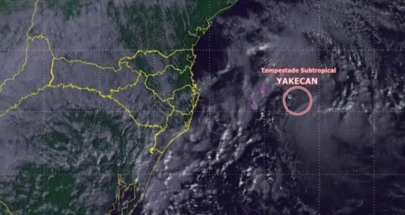 Ciclone se afasta da costa de SC, e ventos devem diminuir intensidade