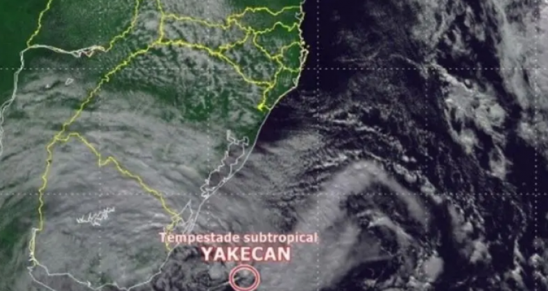 Ciclone Yakecan chega em SC nesta quarta-feira com ventos de 100 km/h
