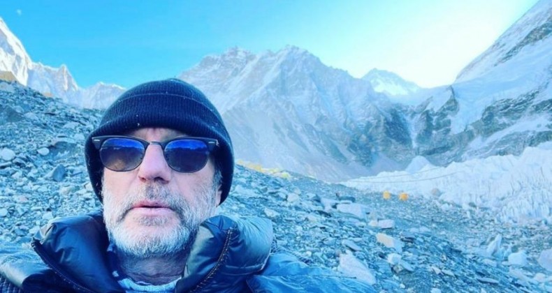 PARANAENSE DE 68 ANOS CHEGA AO TOPO DO MONTE EVEREST
