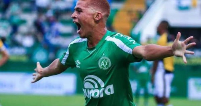 Recuperado de lesão, Foguinho quer ajudar Chape na Série B