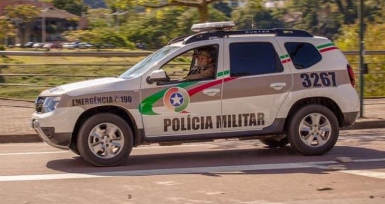 SOGRO ESFAQUEIA GENRO APÓS LEVAR TAPA NA BUNDA EM SC