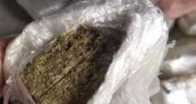 Após perseguição, PRF apreende 300 kg de maconha na BR-282