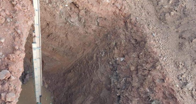 Bombeiros resgatam homem que caiu em fosso no Oeste