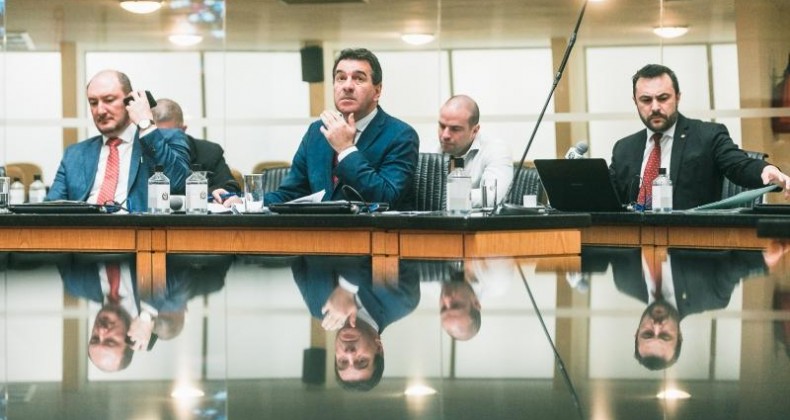 CCJ ACATA PL QUE VEDA AQUISIÇÃO DE BEBIDAS ALCOÓLICAS PELO EXECUTIVO