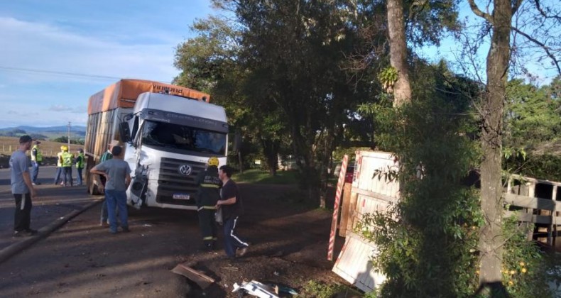 Colisão entre dois caminhões é registrada em Nova Erechim