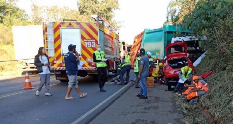 COLISÃO NA BR-282 EM NOVA ERECHIM DEIXA VÍTIMA FATAL