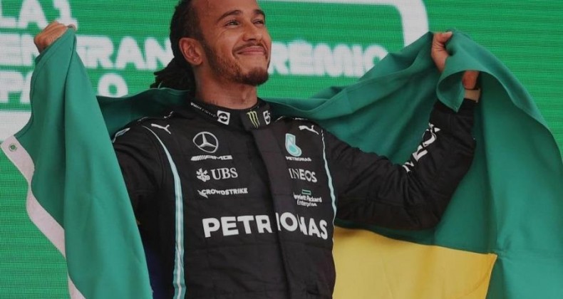 PILOTO LEWIS HAMILTON GANHA TÍTULO DE CIDADÃO HONORÁRIO BRASILEIRO