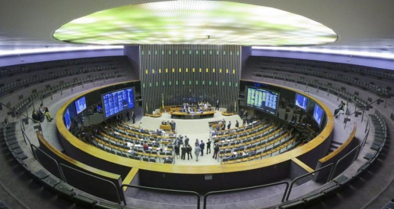 Congresso promulga PEC que aumenta benefícios sociais até dezembro